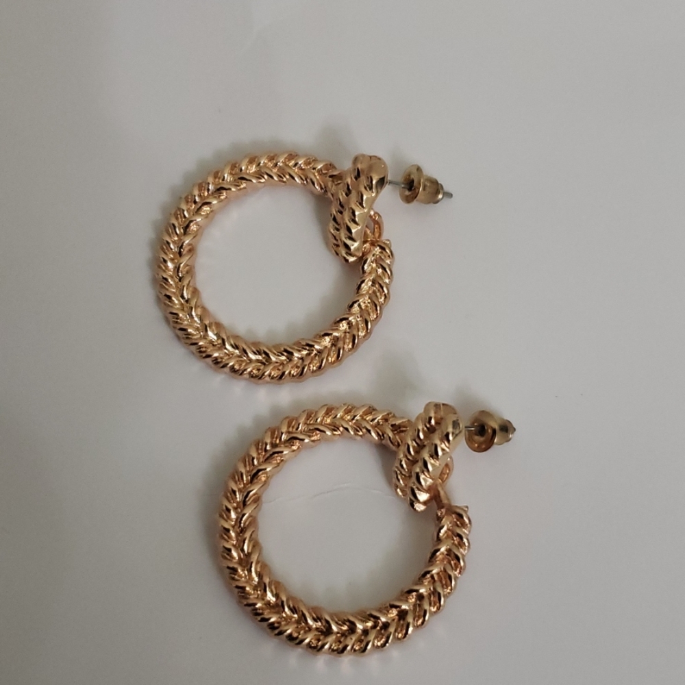 Braided gold hoop Fashion earrings - Picture 3 of 7
